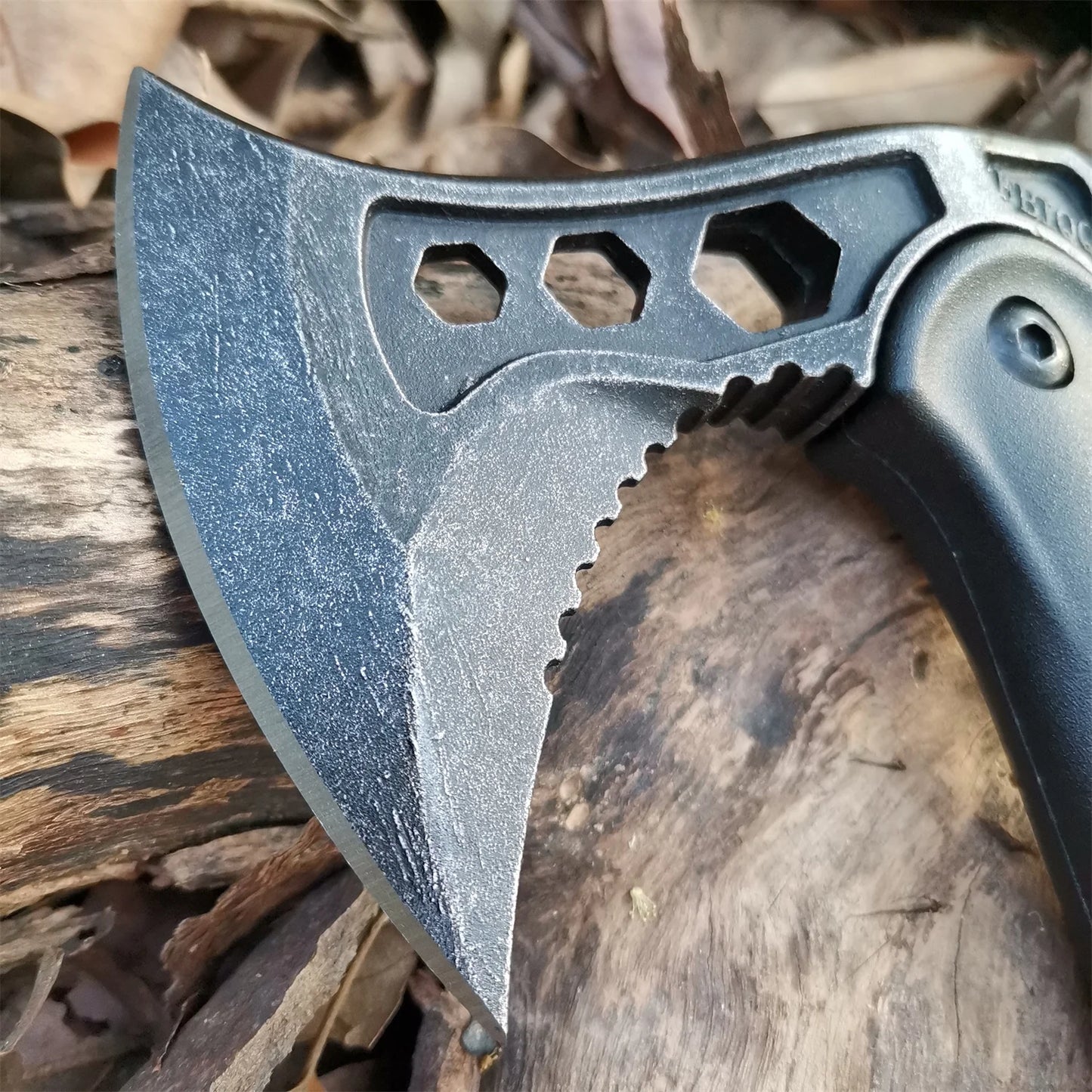 Survival Axe Tactical Hunting Hammer Multifunction Camping Hand Fire Axe Portable Plascti Handle Ax Outdoor Rescue Tools